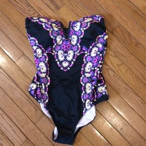 Victoria's Secret strapless swimsuit size Large
